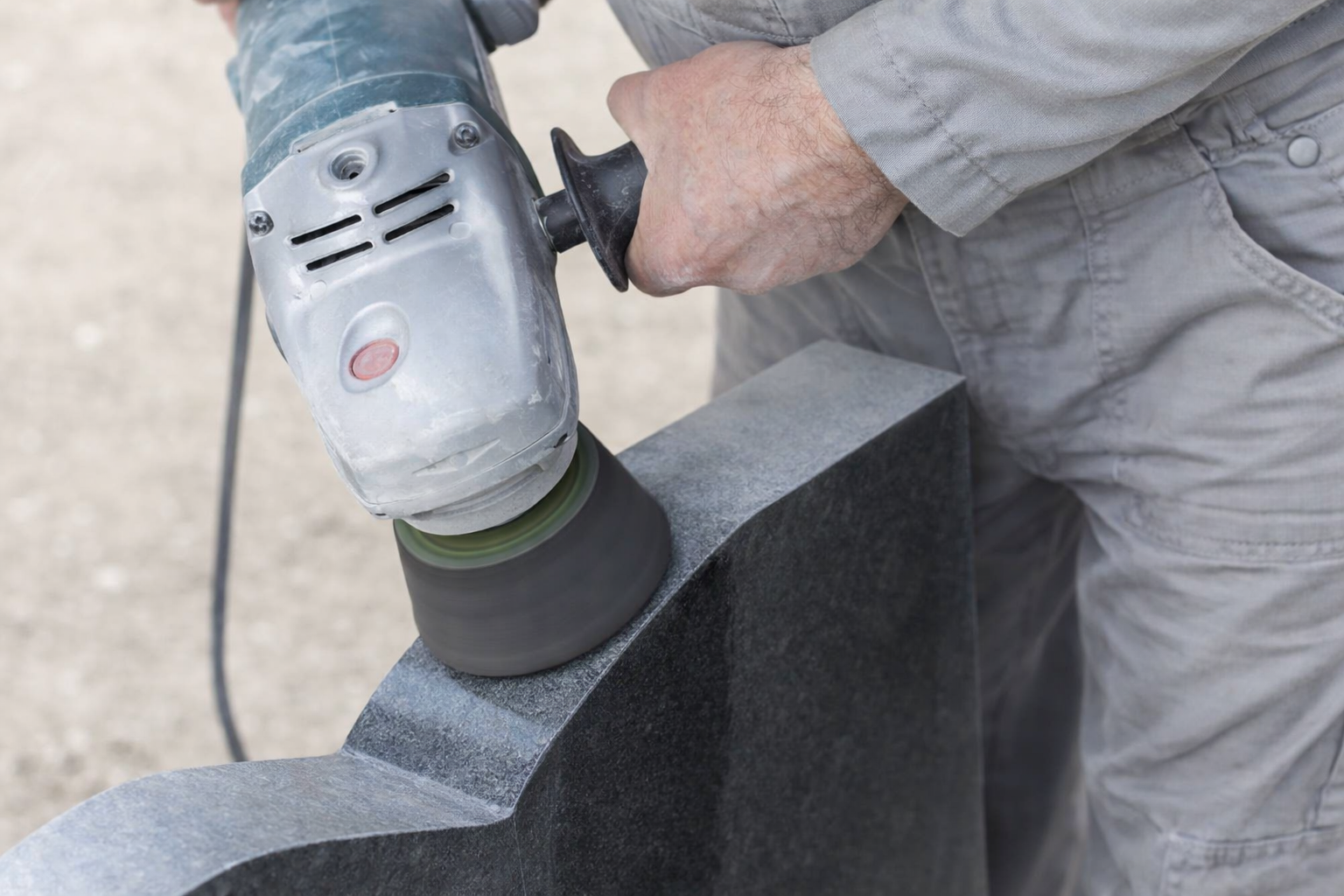 Moderni spomeniki iz granita